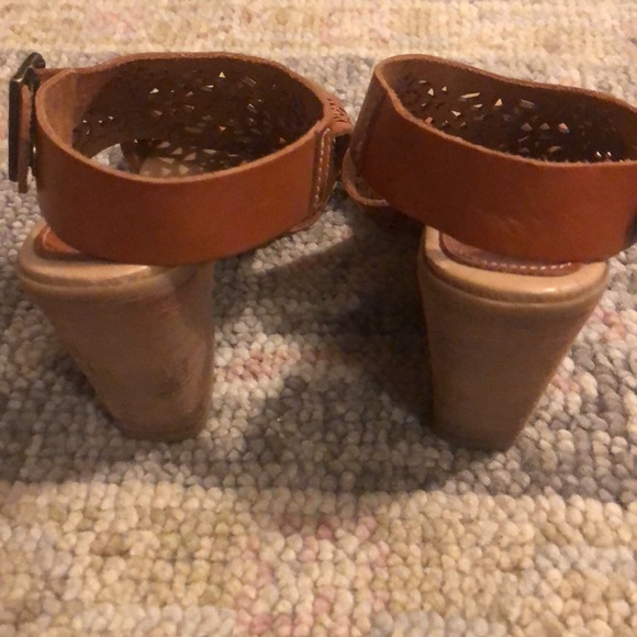 Barbara Barbieri cutout sandals size 8. Very little wear. - Picture 3 of 6